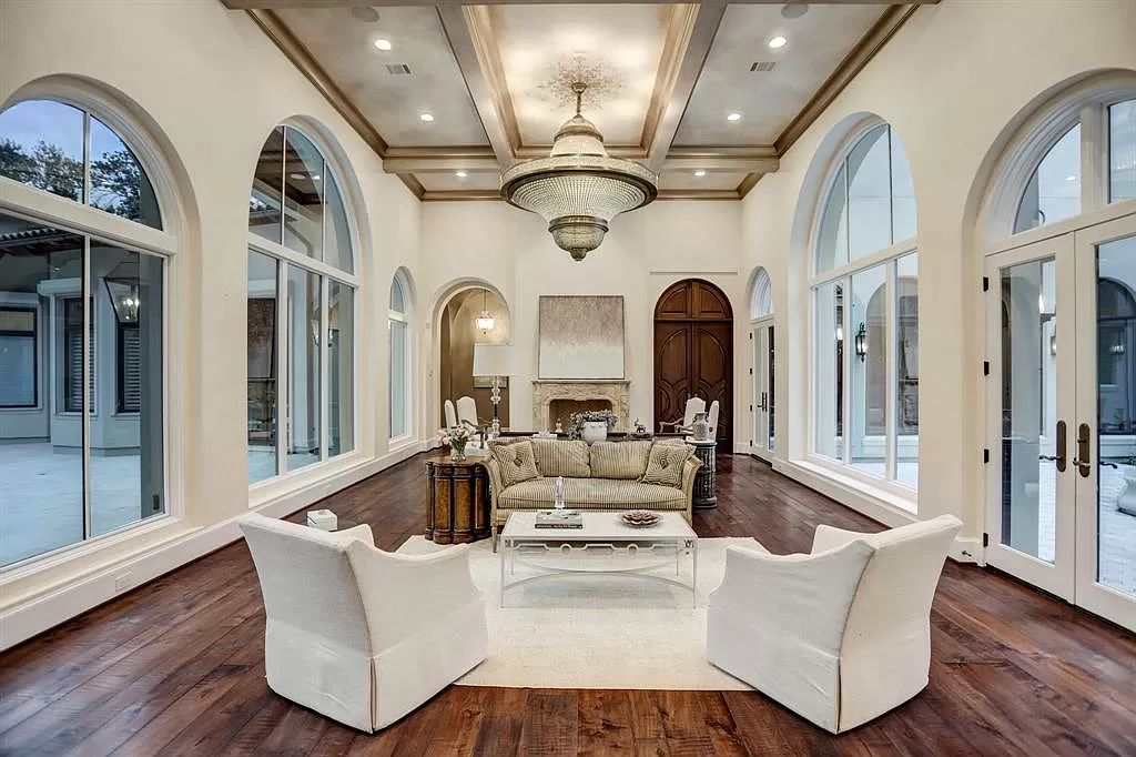 The Home in Houston is a masterpiece on prestigious Memorial Drive offers the pinnacle of exceptional luxury living now available for sale. This home located at 8729 Memorial Dr, Houston, Texas