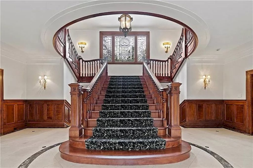 The Classic Revival Style Home is a luxurious home now available for sale. This home located at 1160 Beechwood Blvd, Pittsburgh, Pennsylvania; offering 06 bedrooms and 07 bathrooms with 11,782 square feet of living spaces