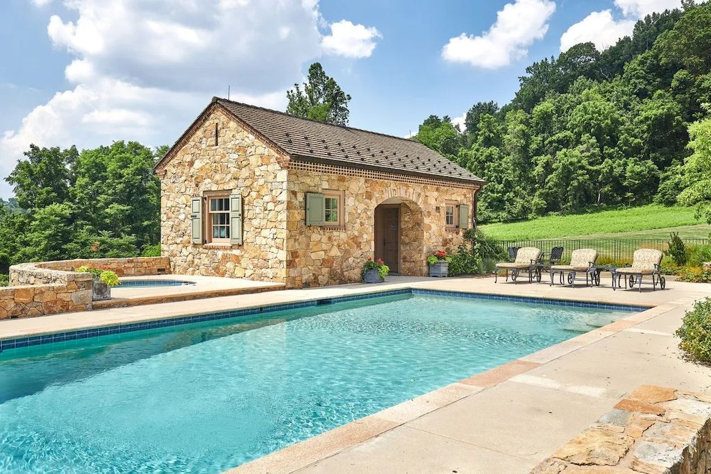 The Home in Pennsylvania is a luxurious home now available for sale. This home located at 2084 Pickering Rd, Phoenixville, Pennsylvania; offering 06 bedrooms and 08 bathrooms with 11,200 square feet of living spaces. 