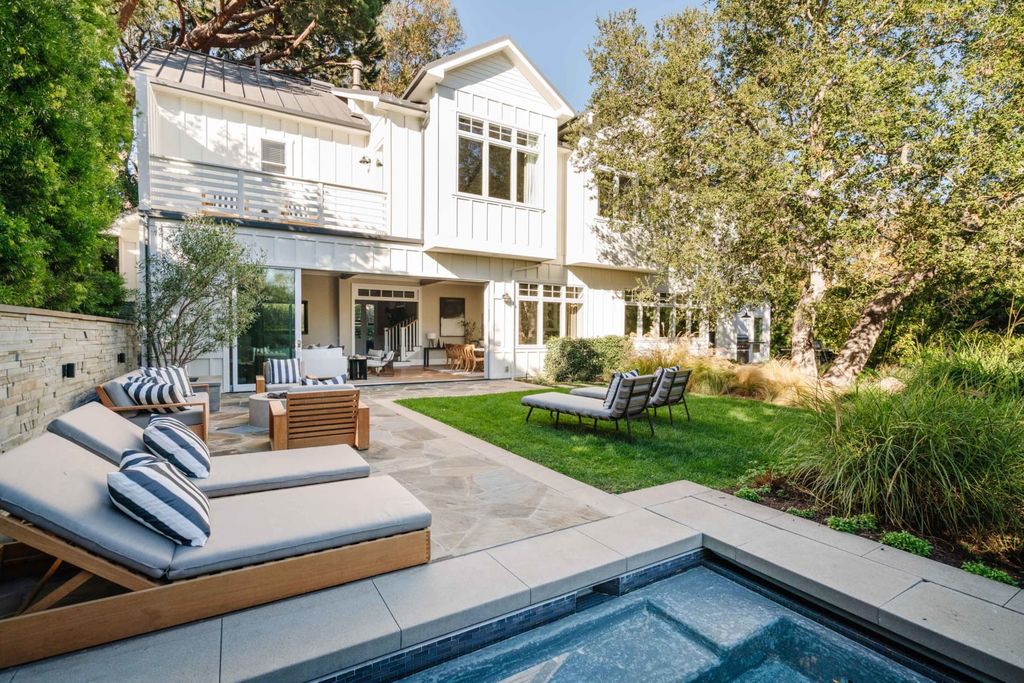 The Modern Farmhouse in Pacific Palisades blends artisanal details, top finishes, voluminous rooms, and an open concept indoor-outdoor layout now available for sale. This home located at 782 Ranch Ln, Pacific Palisades, California