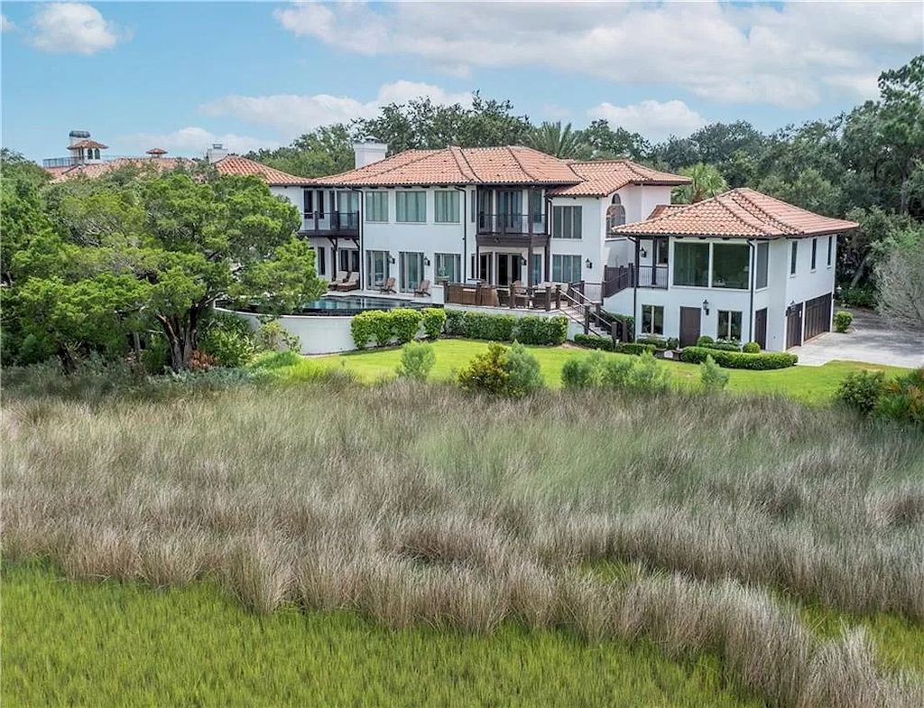 The Home in Georgia is a luxurious home now available for sale. This home located at 339 W 56th St, Sea Island, Georgia; offering 04 bedrooms and 06 bathrooms with 6,110 square feet of living spaces. 