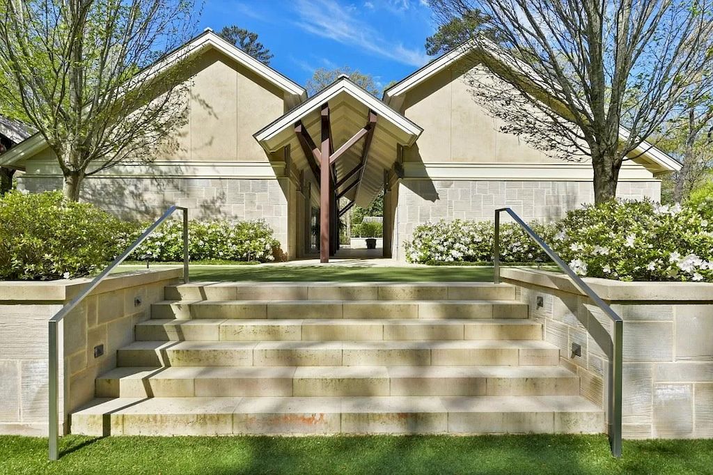 The Home in Georgia is a luxurious home now available for sale. This home located at 1925 W Paces Ferry Rd NW, Atlanta, Georgia; offering 04 bedrooms and 05 bathrooms with 10.17 acres of living spaces.