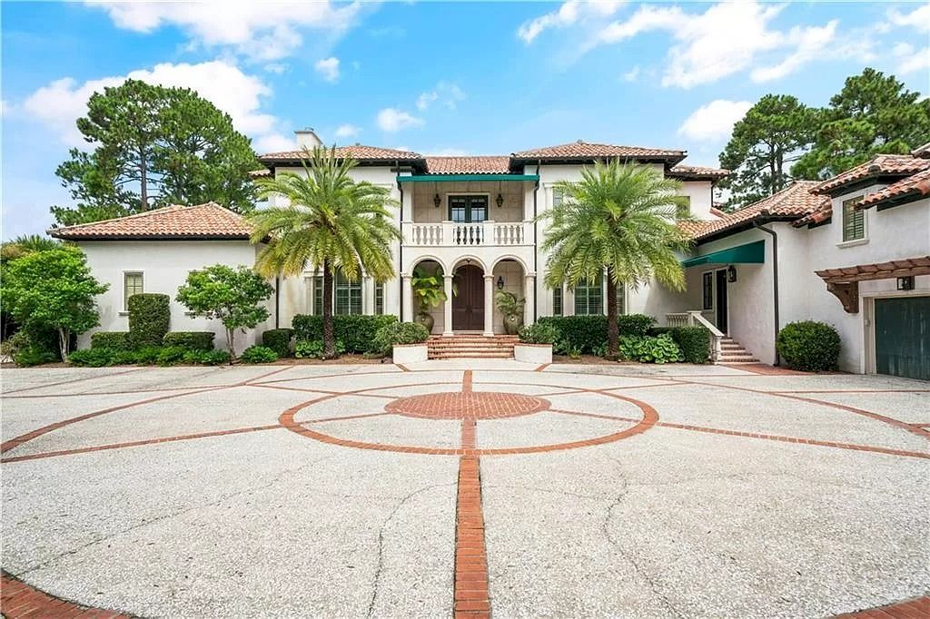 The Home in Georgia is a luxurious home now available for sale. This home located at 318 W 45th St, Sea Island, Georgia; offering 05 bedrooms and 07 bathrooms with 8,975 square feet of living spaces.