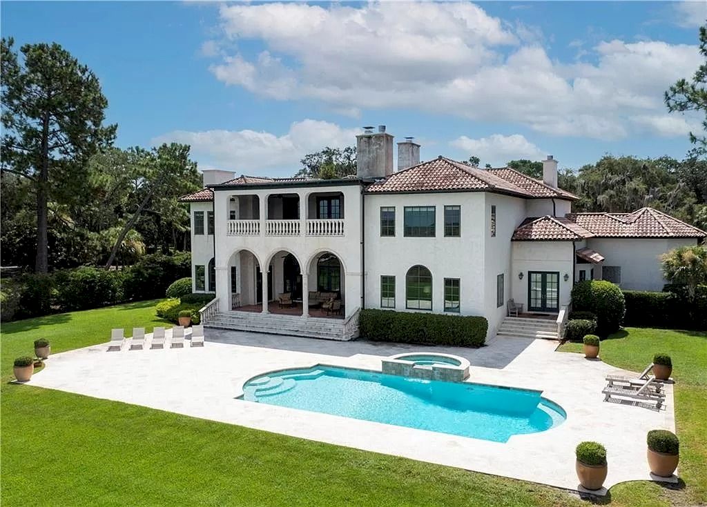 The Home in Georgia is a luxurious home now available for sale. This home located at 318 W 45th St, Sea Island, Georgia; offering 05 bedrooms and 07 bathrooms with 8,975 square feet of living spaces.