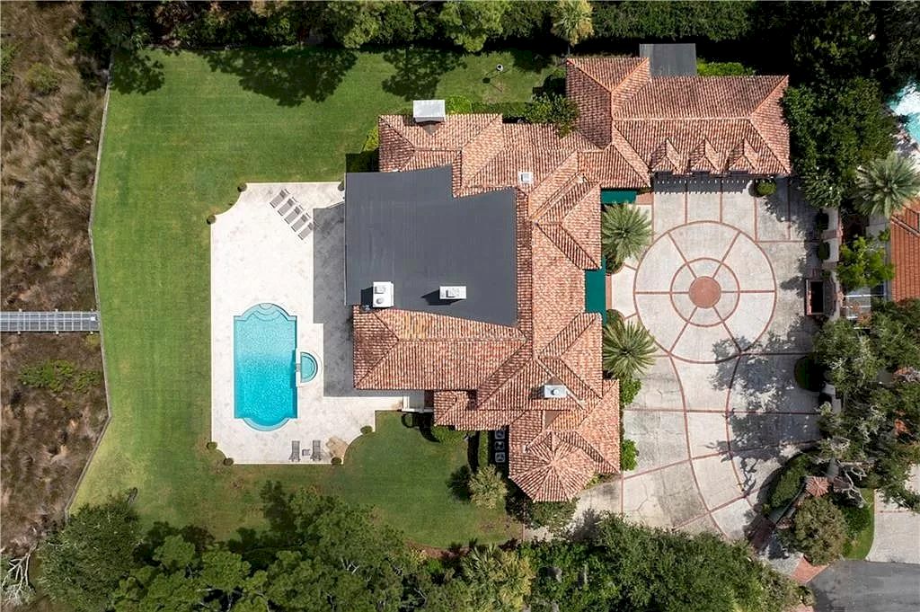 The Home in Georgia is a luxurious home now available for sale. This home located at 318 W 45th St, Sea Island, Georgia; offering 05 bedrooms and 07 bathrooms with 8,975 square feet of living spaces.