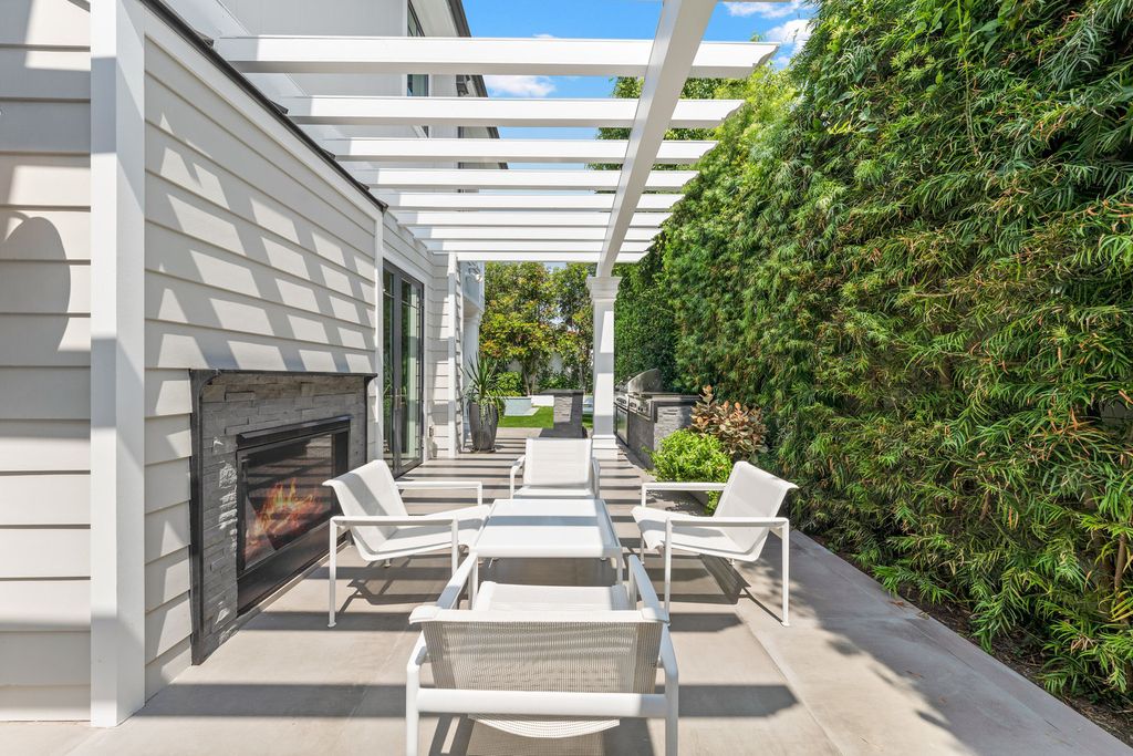 The Home in Santa Monica is a newer construction North of Montana has spacious office, grand living room and formal dining room now available for sale. This house located at 235 19th St, Santa Monica, California