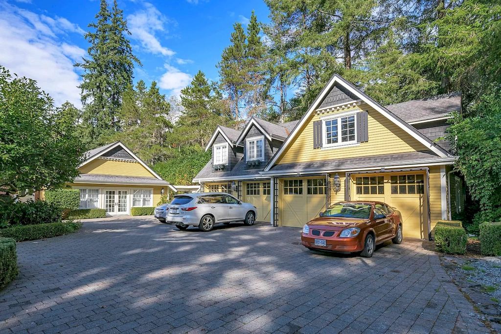The Park-Like Estate in Surrey is a luxurious home now available for sale. This home located at 13685 30th Ave, Surrey, BC V4P 1V3, Canada