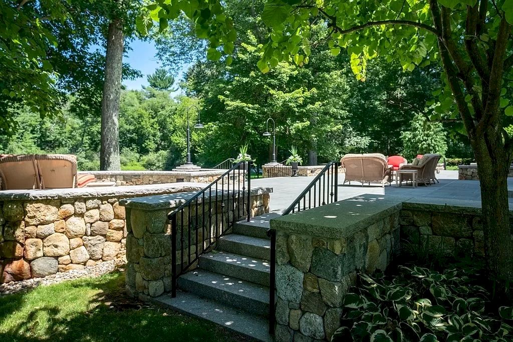This-Gorgeous-Shingle-and-Stone-Colonial-in-Massachusetts-Hits-Market-for-4150000-11