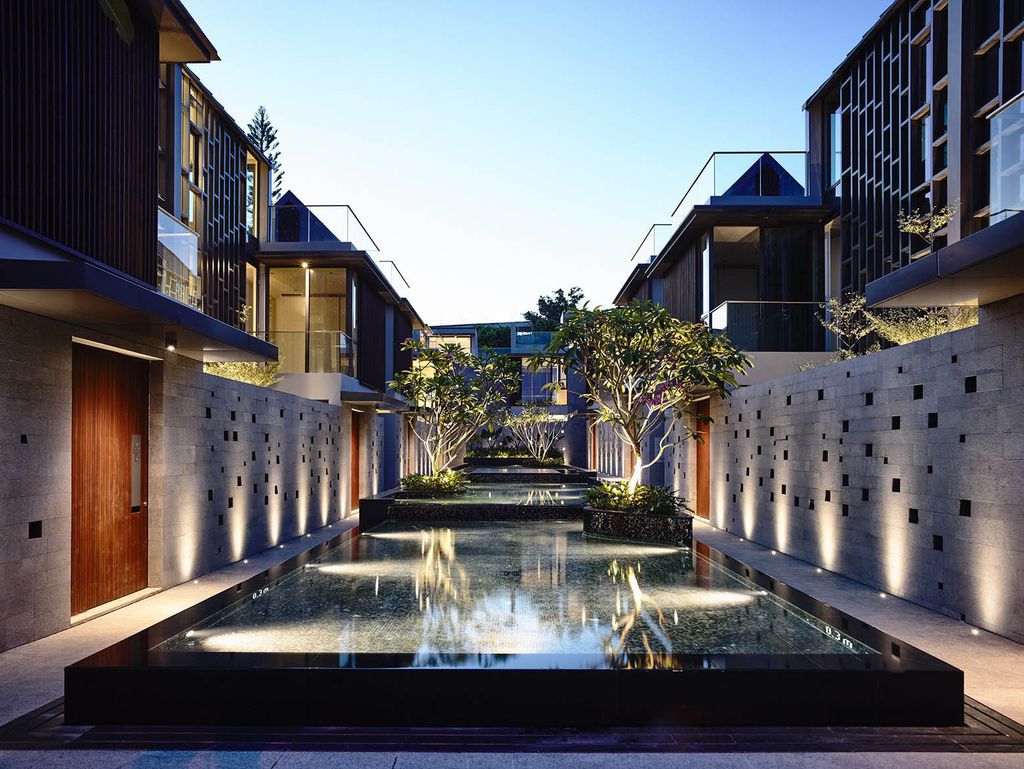 Toh-Crescent-a-Stunning-10-Unit-Cluster-of-Houses-by-HYLA-Architects-1