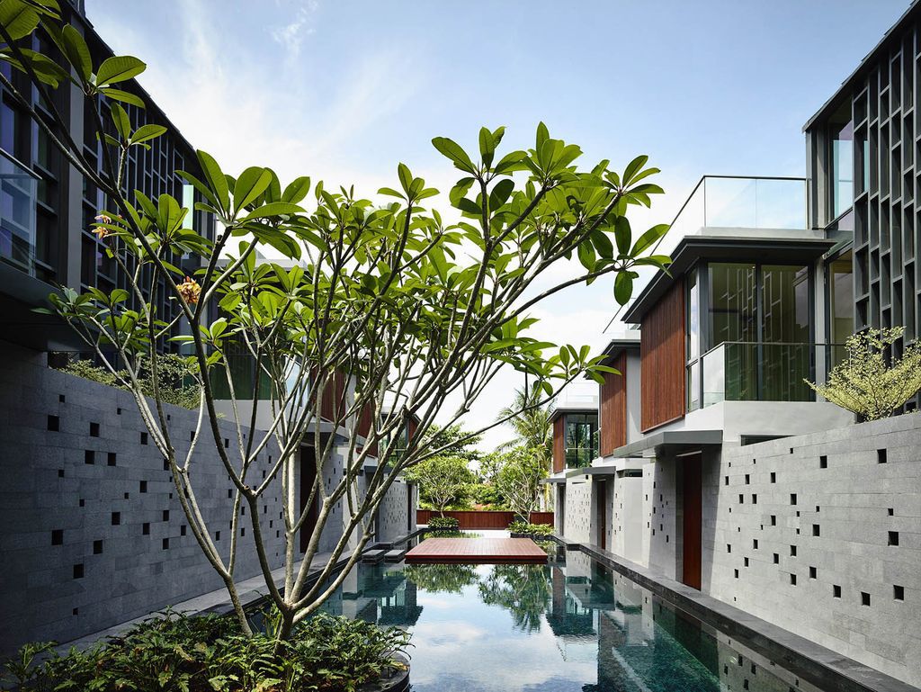 Toh-Crescent-a-Stunning-10-Unit-Cluster-of-Houses-by-HYLA-Architects-10