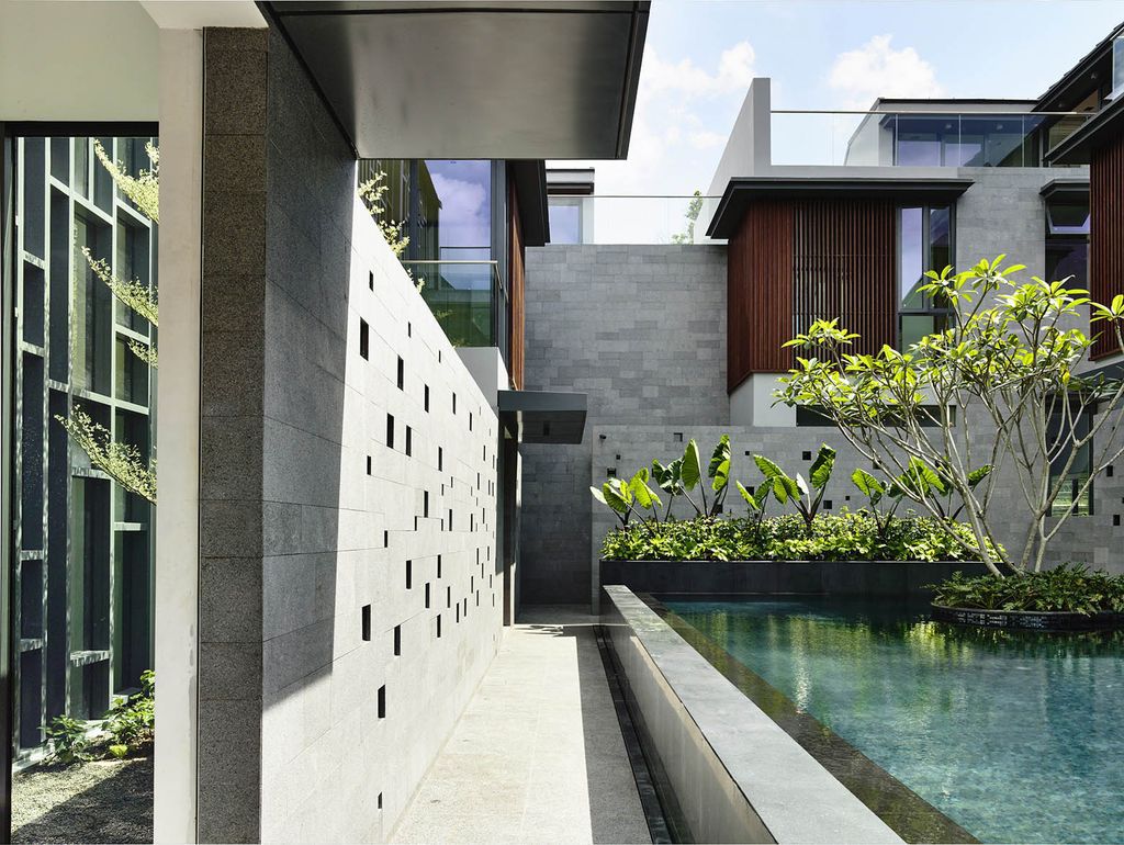Toh-Crescent-a-Stunning-10-Unit-Cluster-of-Houses-by-HYLA-Architects-12