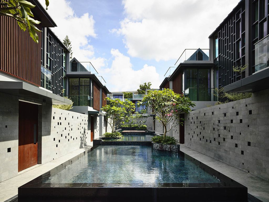 Toh-Crescent-a-Stunning-10-Unit-Cluster-of-Houses-by-HYLA-Architects-2