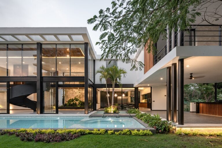 Water House, a Modern and Comfortable Home by Di Frenna Arquitectos