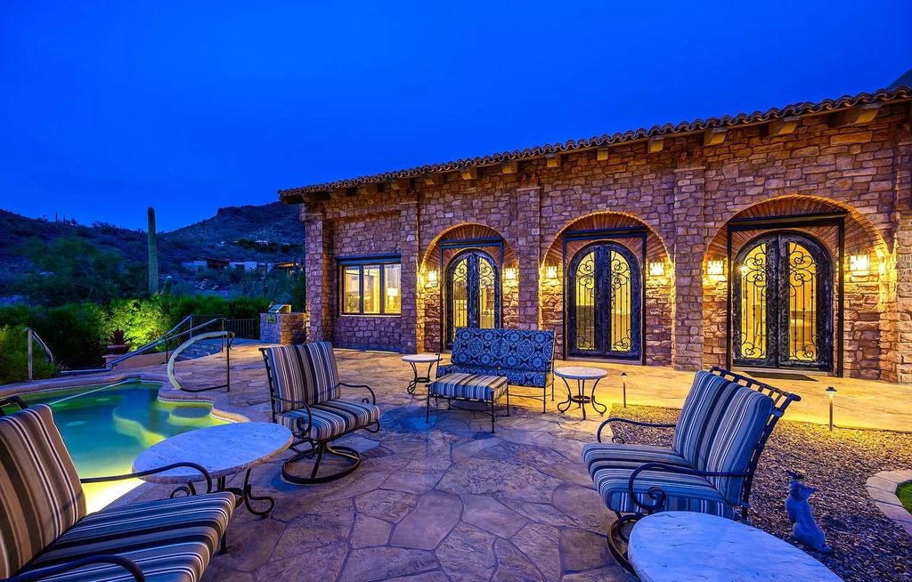 Exclusive Scottsdale Houses sells for $4,250,000 capturing views of mountain and city light