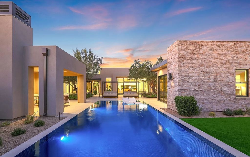 Award Winning Contemporary Home in Scottsdale asks for $4,975,000 with seamless indoor outdoor living