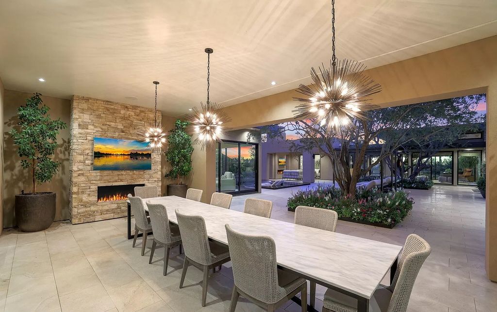 Award Winning Contemporary Home in Scottsdale asks for $4,975,000 with seamless indoor outdoor living