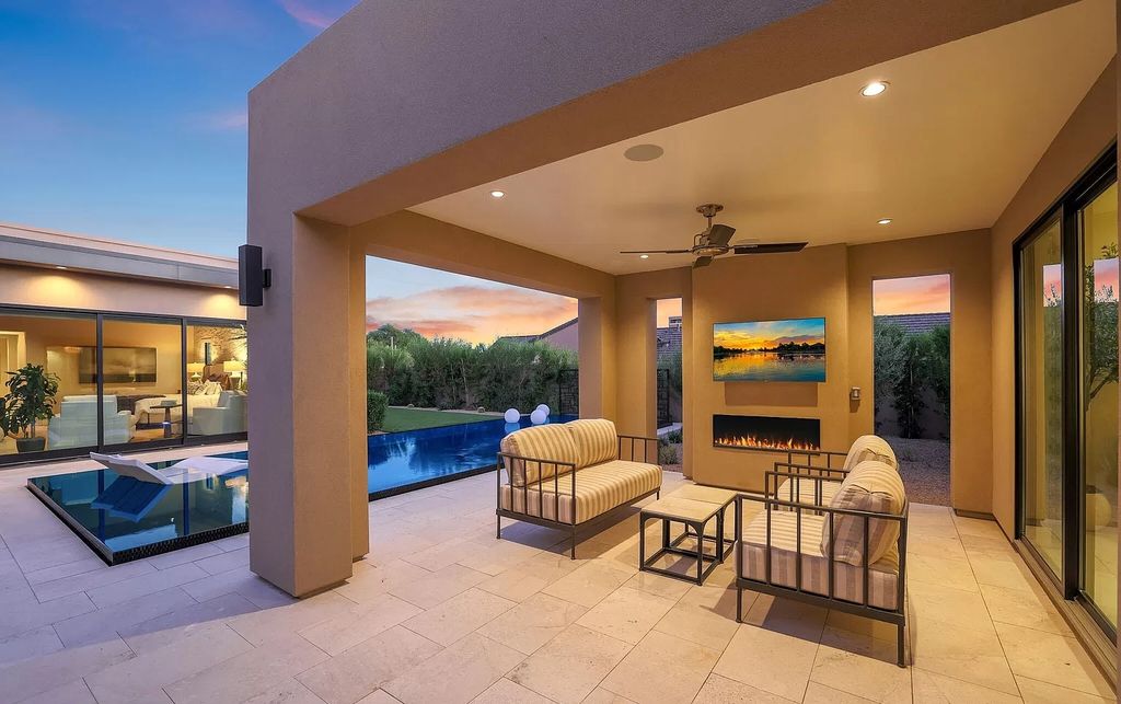 Award Winning Contemporary Home in Scottsdale asks for $4,975,000 with seamless indoor outdoor living