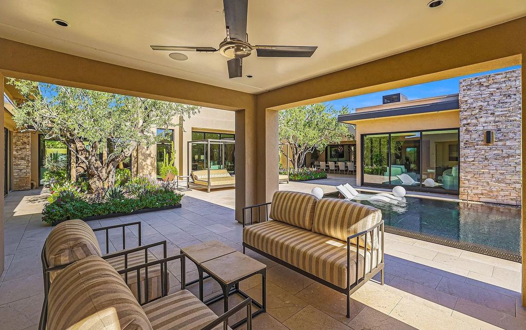 Award Winning Contemporary Home in Scottsdale asks for $4,975,000 with seamless indoor outdoor living