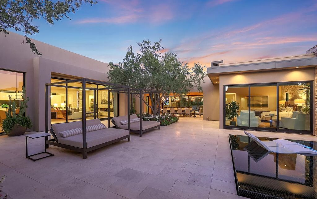 Award Winning Contemporary Home in Scottsdale asks for $4,975,000 with seamless indoor outdoor living