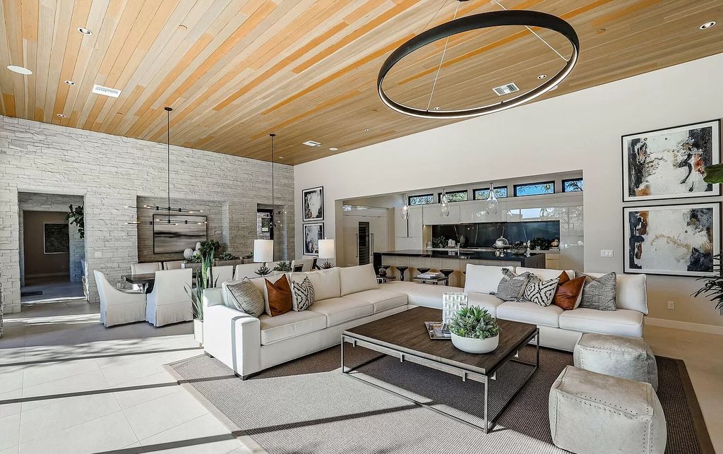 Award Winning Contemporary Home in Scottsdale asks for $4,975,000 with seamless indoor outdoor living