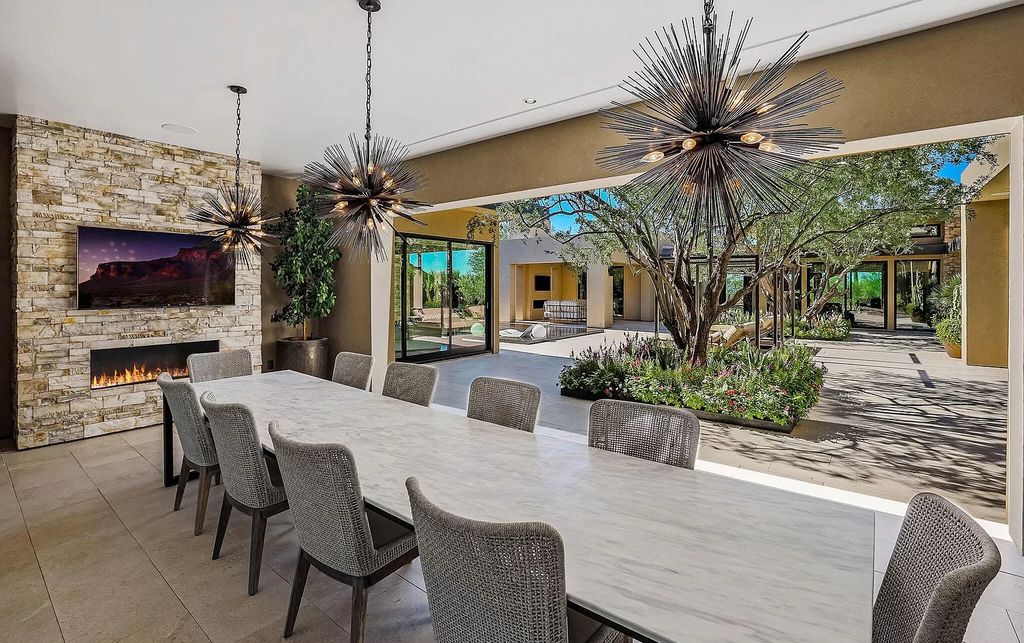 Award Winning Contemporary Home in Scottsdale asks for $4,975,000 with seamless indoor outdoor living