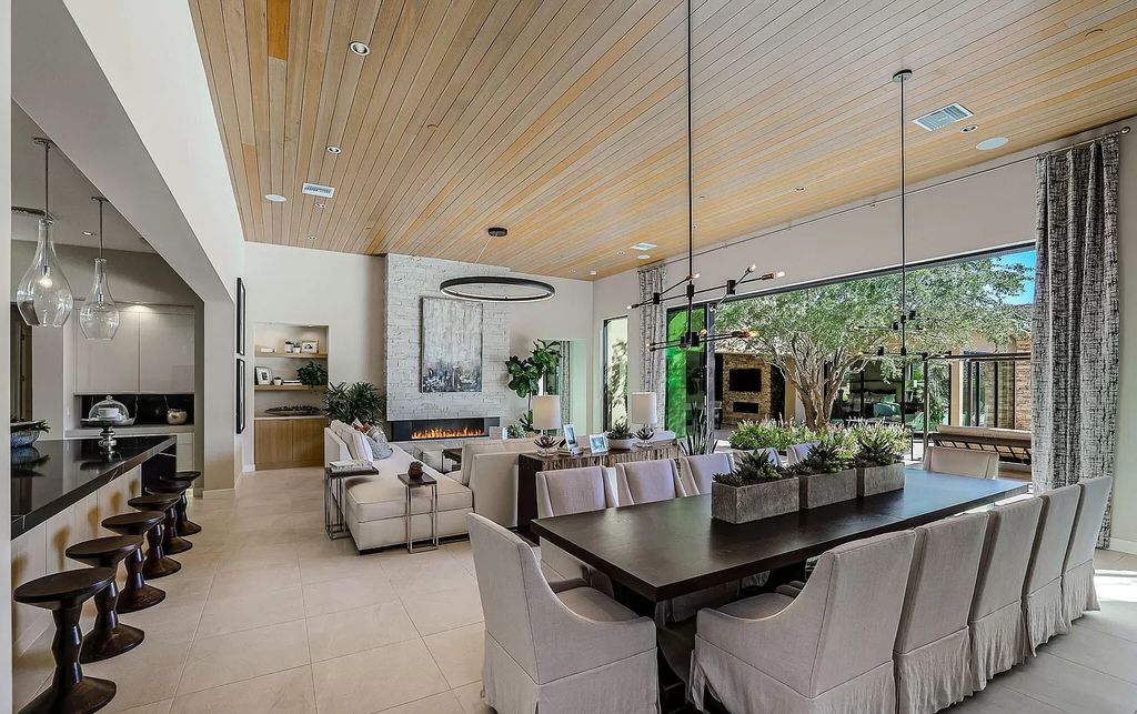 Award Winning Contemporary Home in Scottsdale asks for $4,975,000 with seamless indoor outdoor living