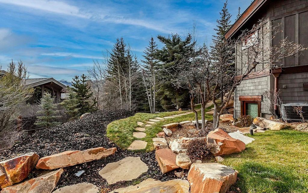 Singular and Serene Utah Masterpiece sells for $8,400,000 with world class ski run views