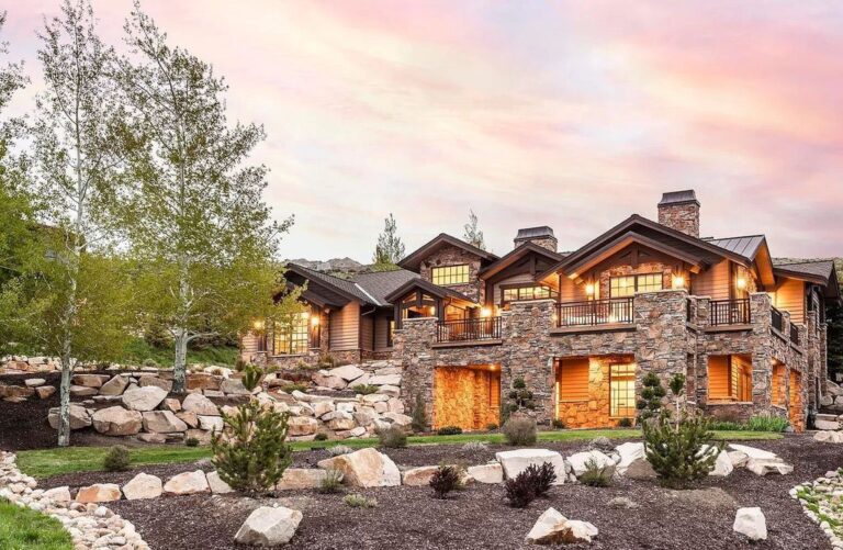 This $4,000,000 outstanding home in Utah offers world class ski resorts and sunset views