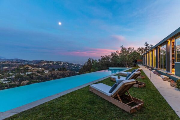 $9,995,000 Los Angeles Hilltop Home with Explosive 360 Views Stretching