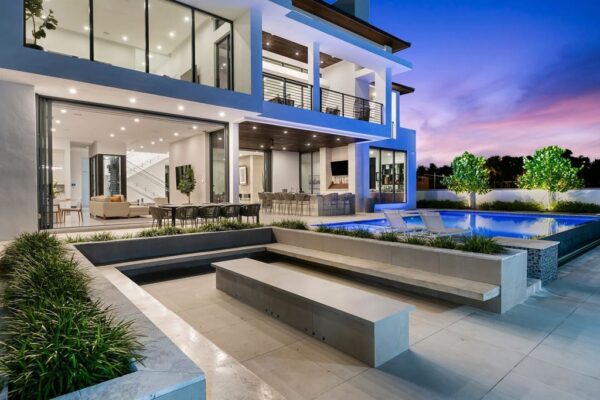 A Coastal Modern Home in Fort Lauderdale with 100 foot of Waterfront ...