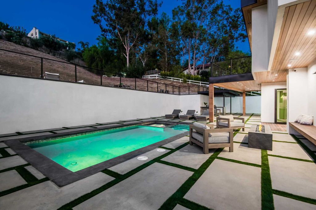 Absolutely-Stunning-Brand-New-Home-in-Bell-Canyon-features-Impeccable-Amenities-for-Sale-at-4399000-8