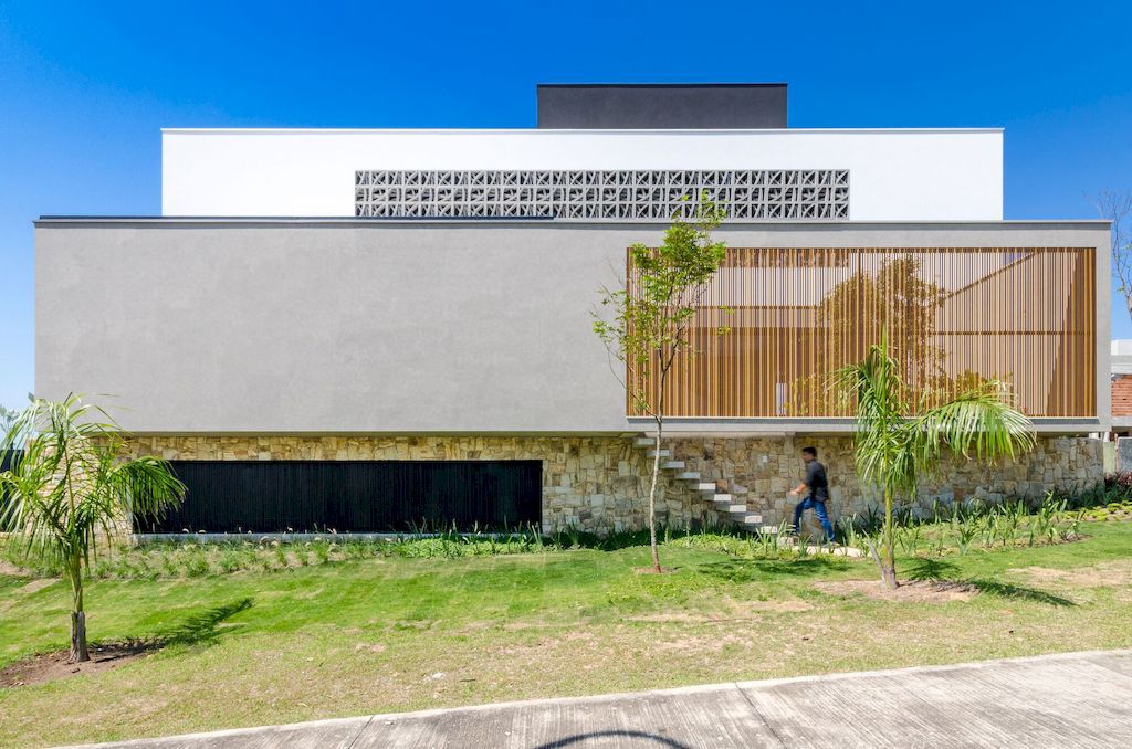 Alpha House for residents´ privacy & comfort by Otta Albernaz Arquitetura