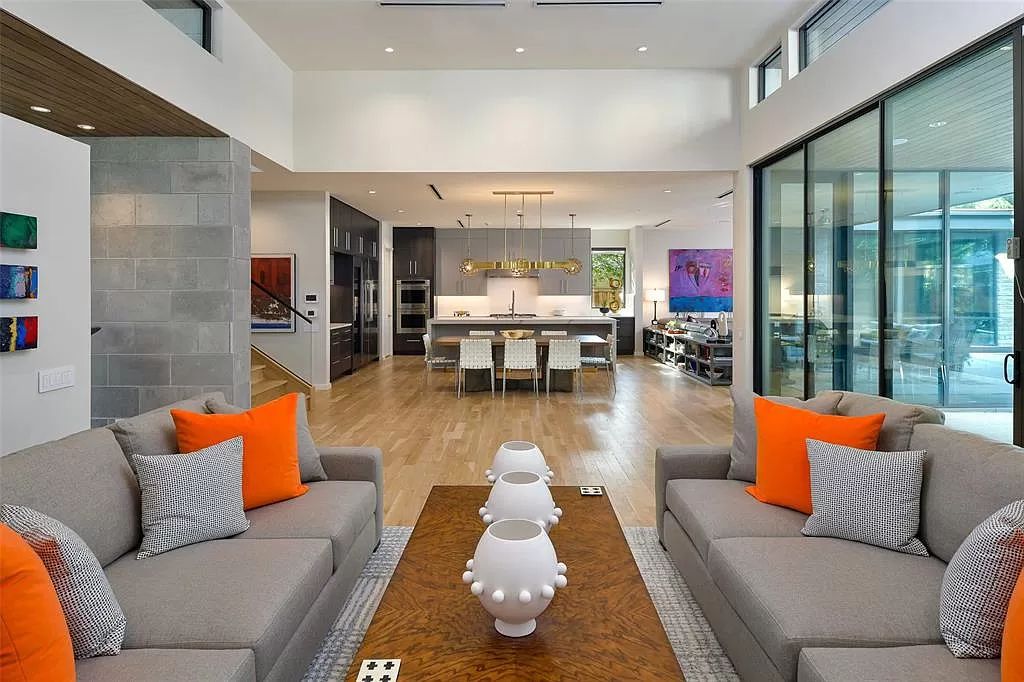 An-Artfully-Constructed-Home-in-Dallas-features-Stunning-Interiors-for-Sale-at-3400000-12