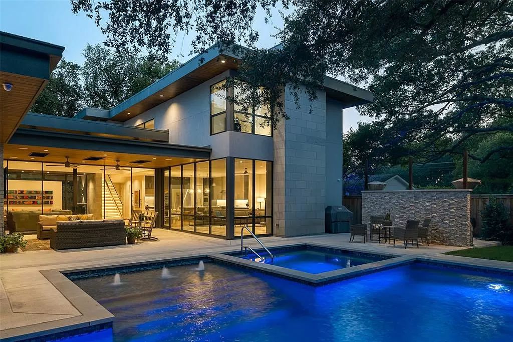 An-Artfully-Constructed-Home-in-Dallas-features-Stunning-Interiors-for-Sale-at-3400000-14
