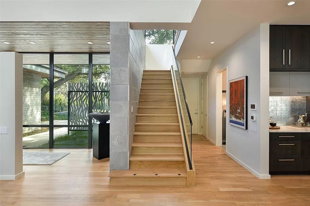 An-Artfully-Constructed-Home-in-Dallas-features-Stunning-Interiors-for-Sale-at-3400000-4