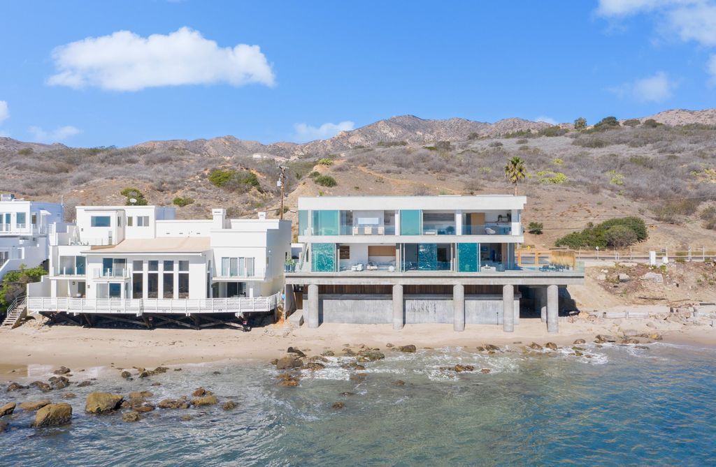 An-Awe-inspiring-New-Oceanfront-Home-in-Malibu-hits-Market-for-40000000-18