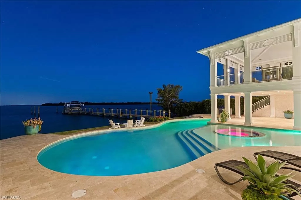 An-Impressive-Home-in-Captiva-with-Panoramic-Bay-Views-Asking-for-10995000-12