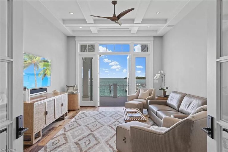 An Impressive Home in Captiva with Panoramic Bay Views