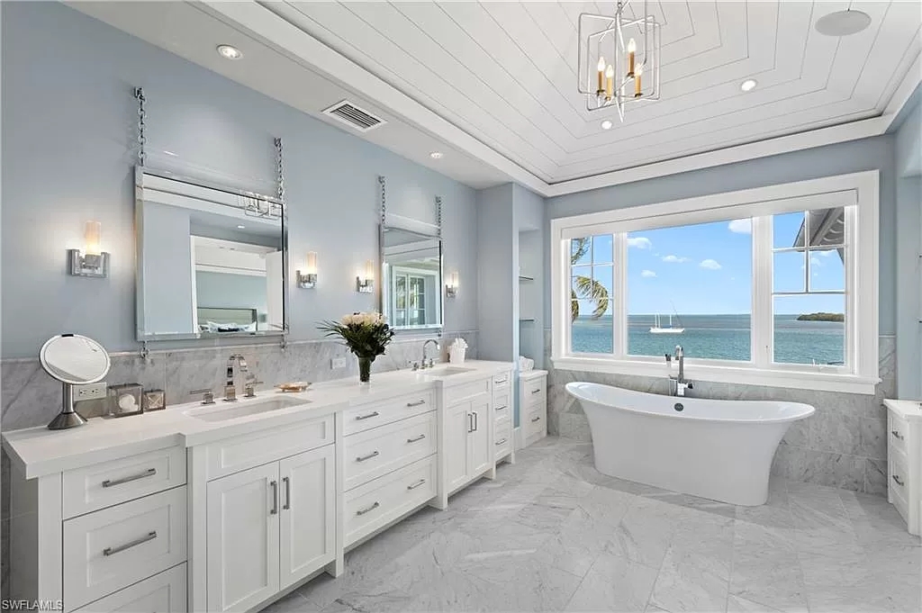 An-Impressive-Home-in-Captiva-with-Panoramic-Bay-Views-Asking-for-10995000-5