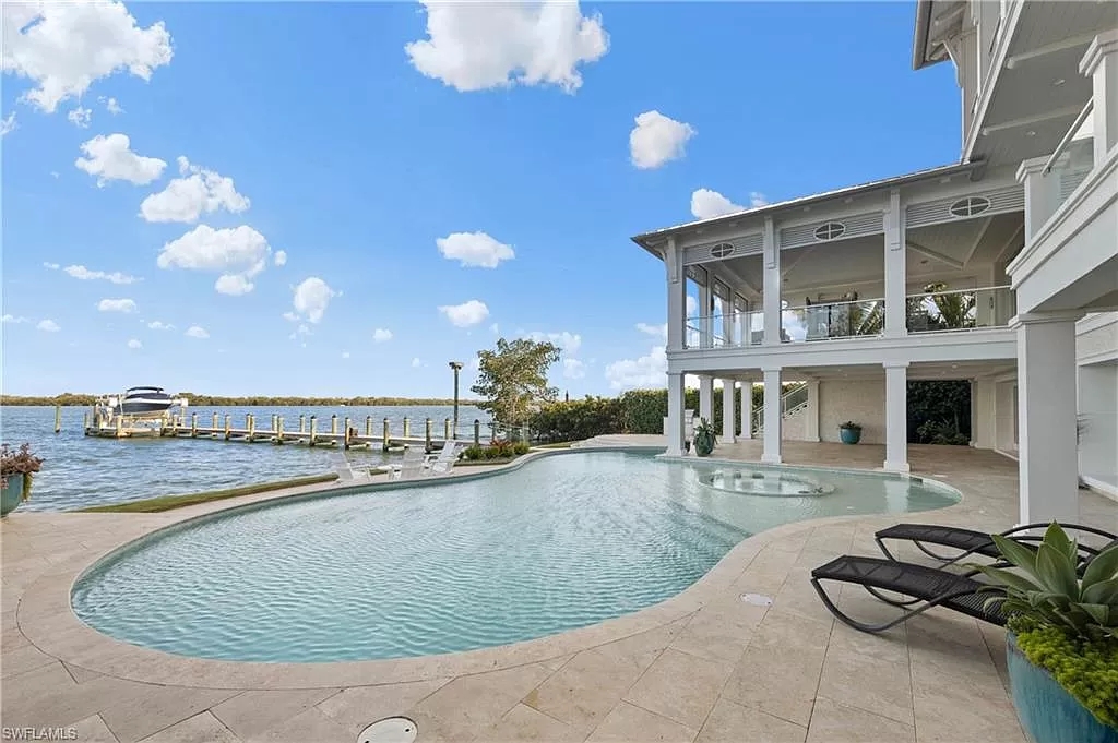 An-Impressive-Home-in-Captiva-with-Panoramic-Bay-Views-Asking-for-10995000-9
