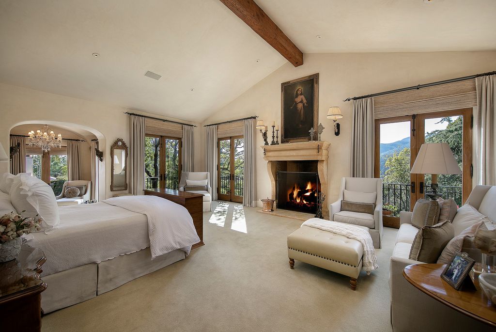 Beautiful-Italian-Architecture-Inspired-Mansion-in-Pacific-Palisades-for-Sale-at46500000-11