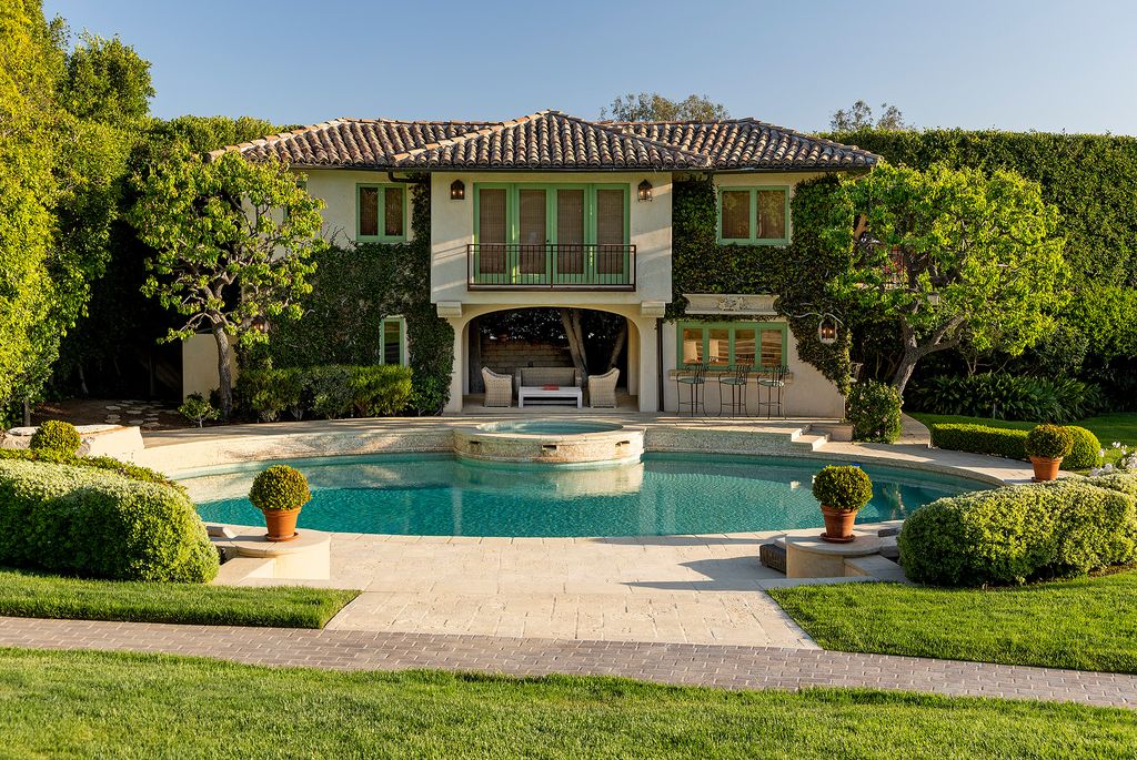 Beautiful-Italian-Architecture-Inspired-Mansion-in-Pacific-Palisades-for-Sale-at46500000-14