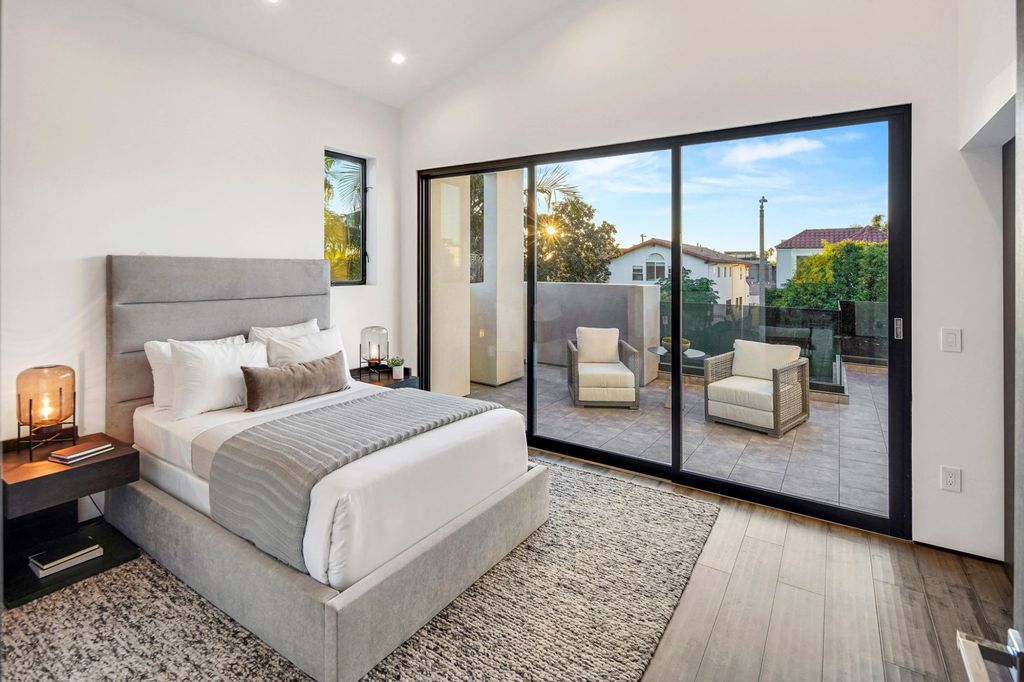 The Home in Beverly Grove is a brand-new 2021 geometric modern using an intricate blend of materials and architectural elements now available for sale. This home located at 542 N Vista St, Los Angeles, California