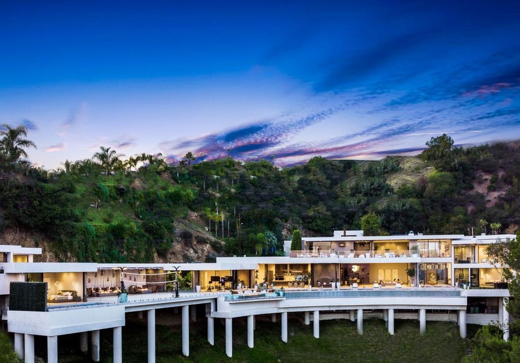 Brand-New-Mega-Mansion-in-Los-Angeles-with-Endless-Views-hits-Market-for-77000000-1