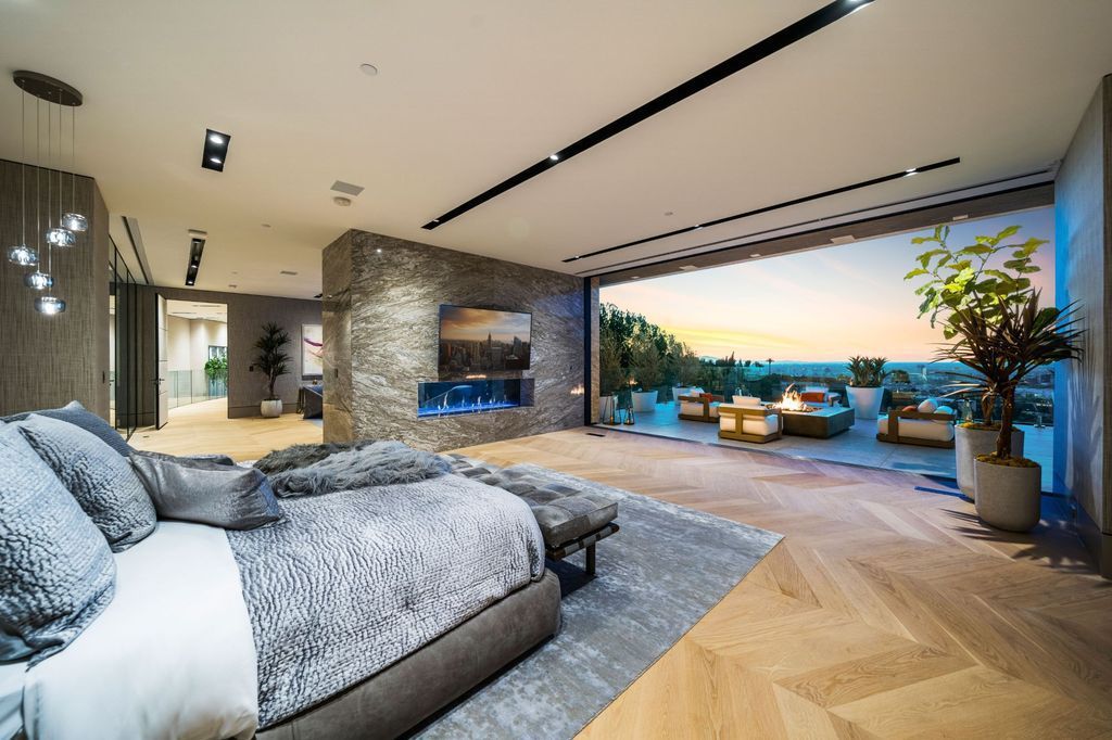 Brand-New-Mega-Mansion-in-Los-Angeles-with-Endless-Views-hits-Market-for-77000000-15