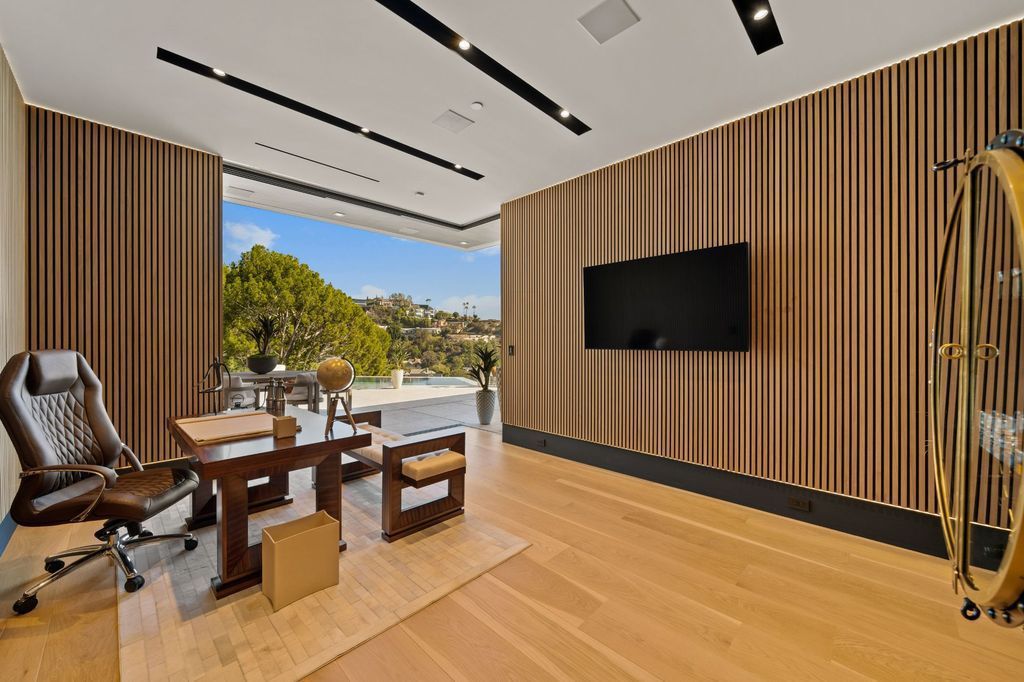 Brand-New-Mega-Mansion-in-Los-Angeles-with-Endless-Views-hits-Market-for-77000000-21