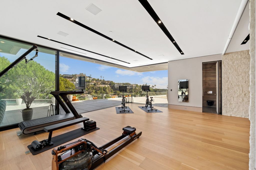 Brand-New-Mega-Mansion-in-Los-Angeles-with-Endless-Views-hits-Market-for-77000000-22