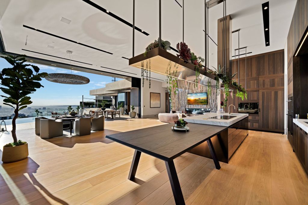 Brand-New-Mega-Mansion-in-Los-Angeles-with-Endless-Views-hits-Market-for-77000000-24