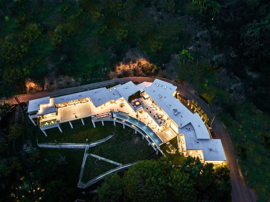 The Mansion in Los Angeles is a newly constructed masterpiece perched on the hills of the Bird Streets with breathtaking views now available for sale. This home located at Los Angeles, California