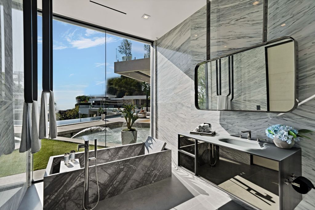 Brand-New-Mega-Mansion-in-Los-Angeles-with-Endless-Views-hits-Market-for-77000000-30